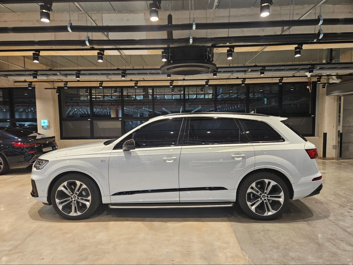 AUDI Q7 4M