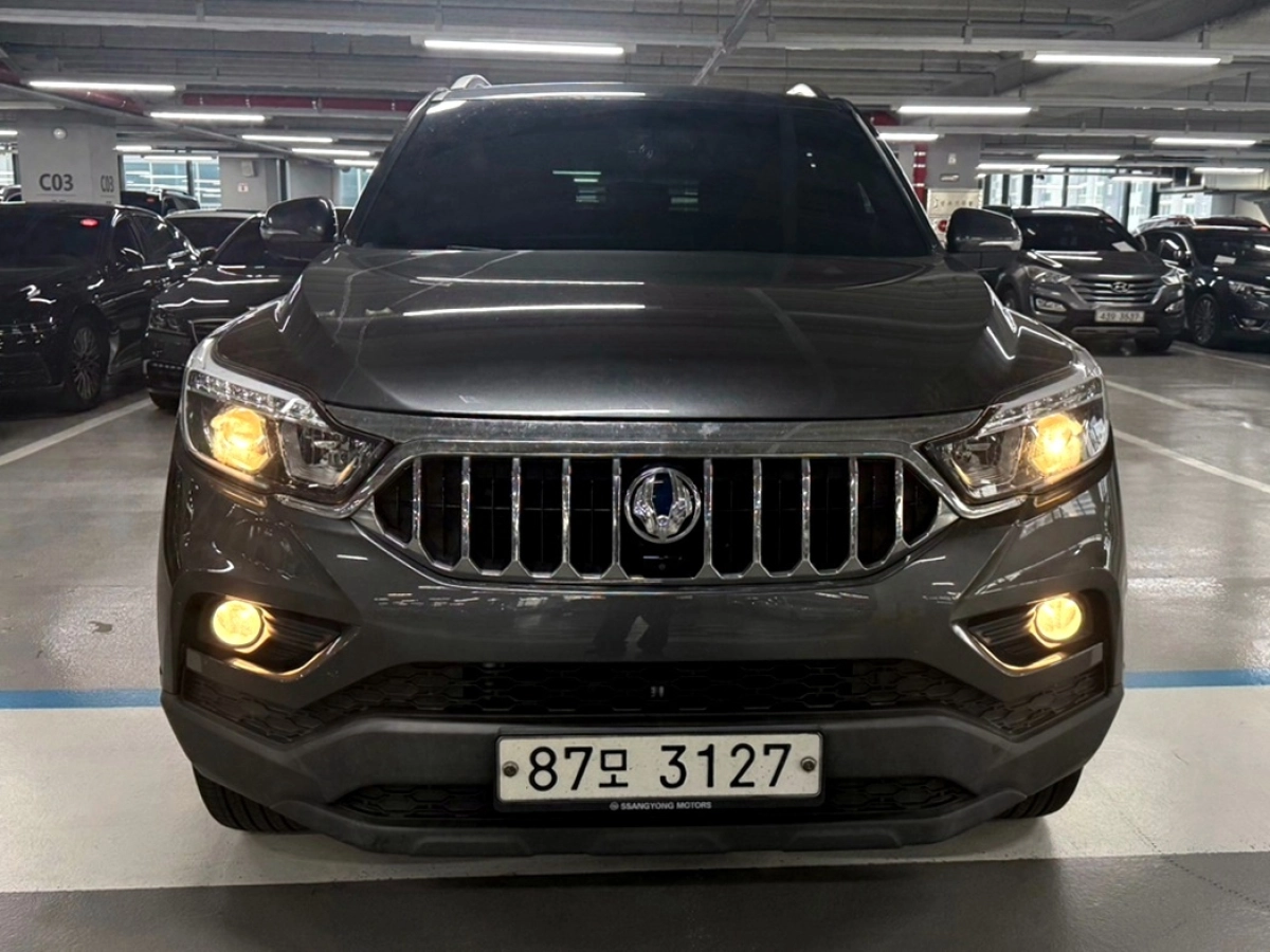 SSANGYONG REXTON SPORTS CAR