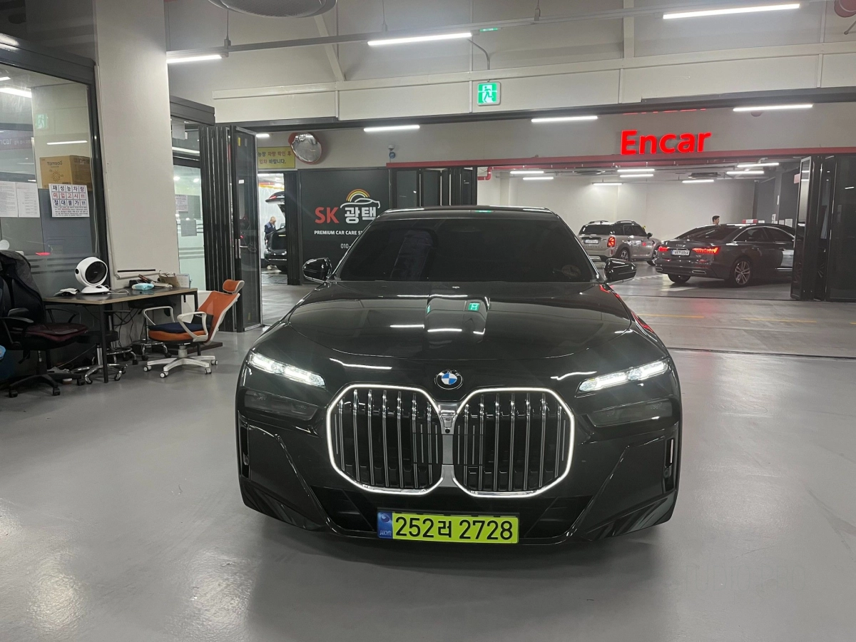 BMW 7-SERIES G70