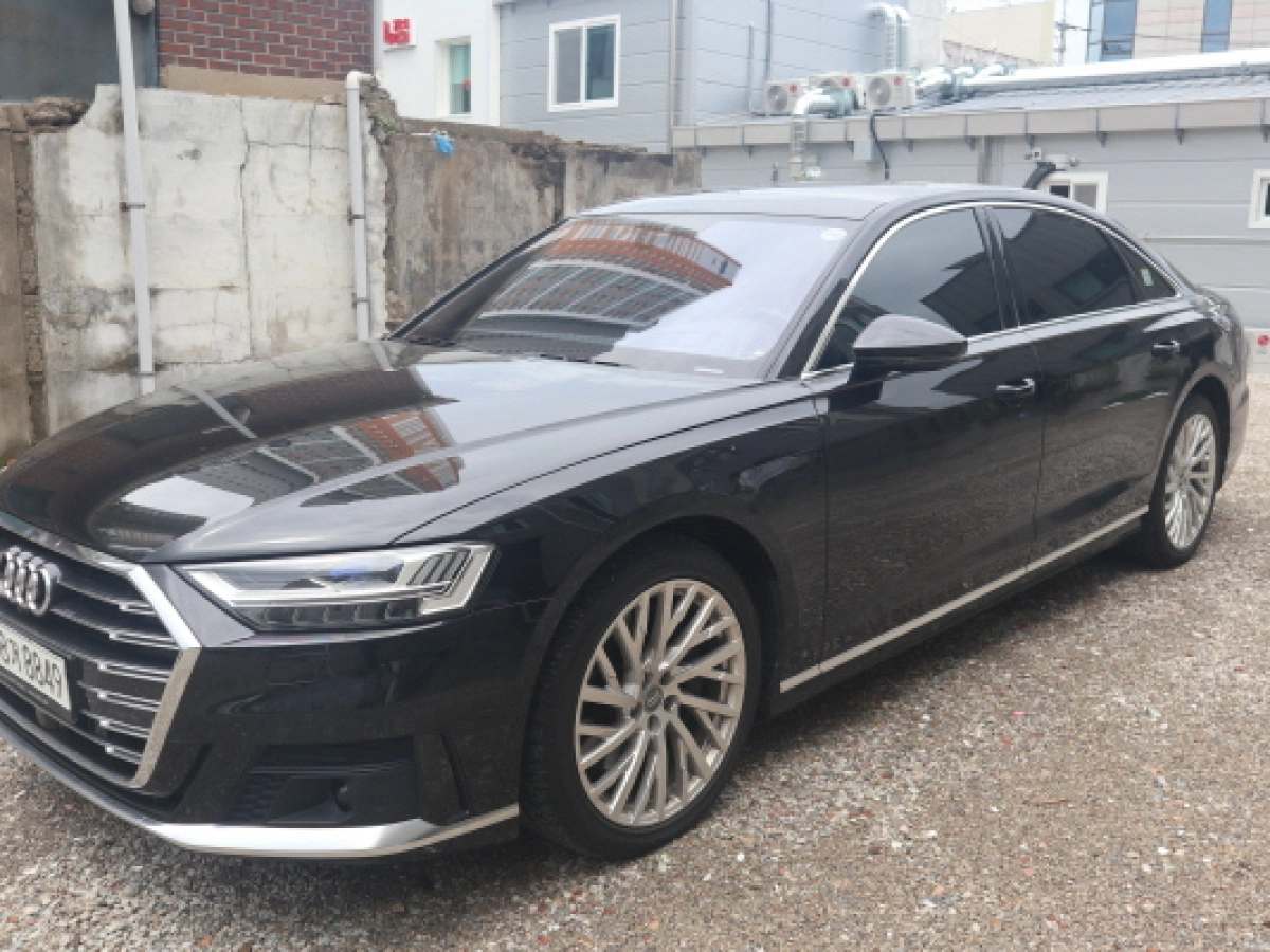 AUDI A8 D5  2019