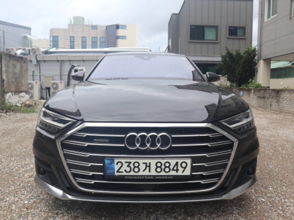 AUDI A8 D5
