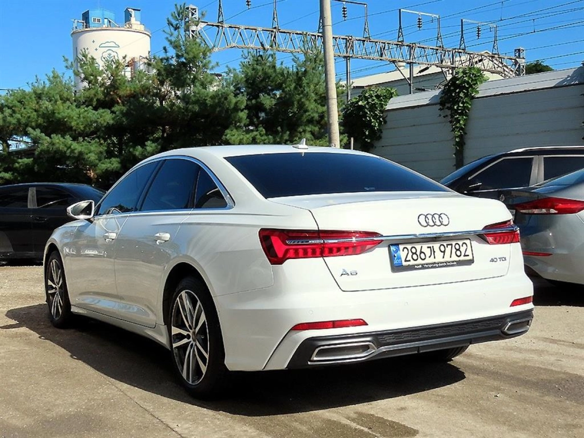 AUDI A6 C8