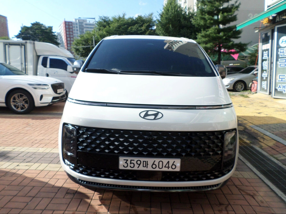 HYUNDAI STARIA