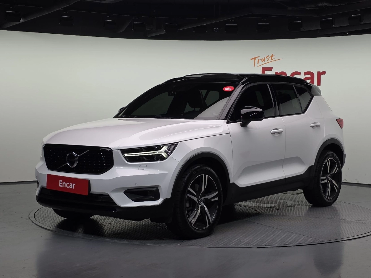 VOLVO XC40  2019