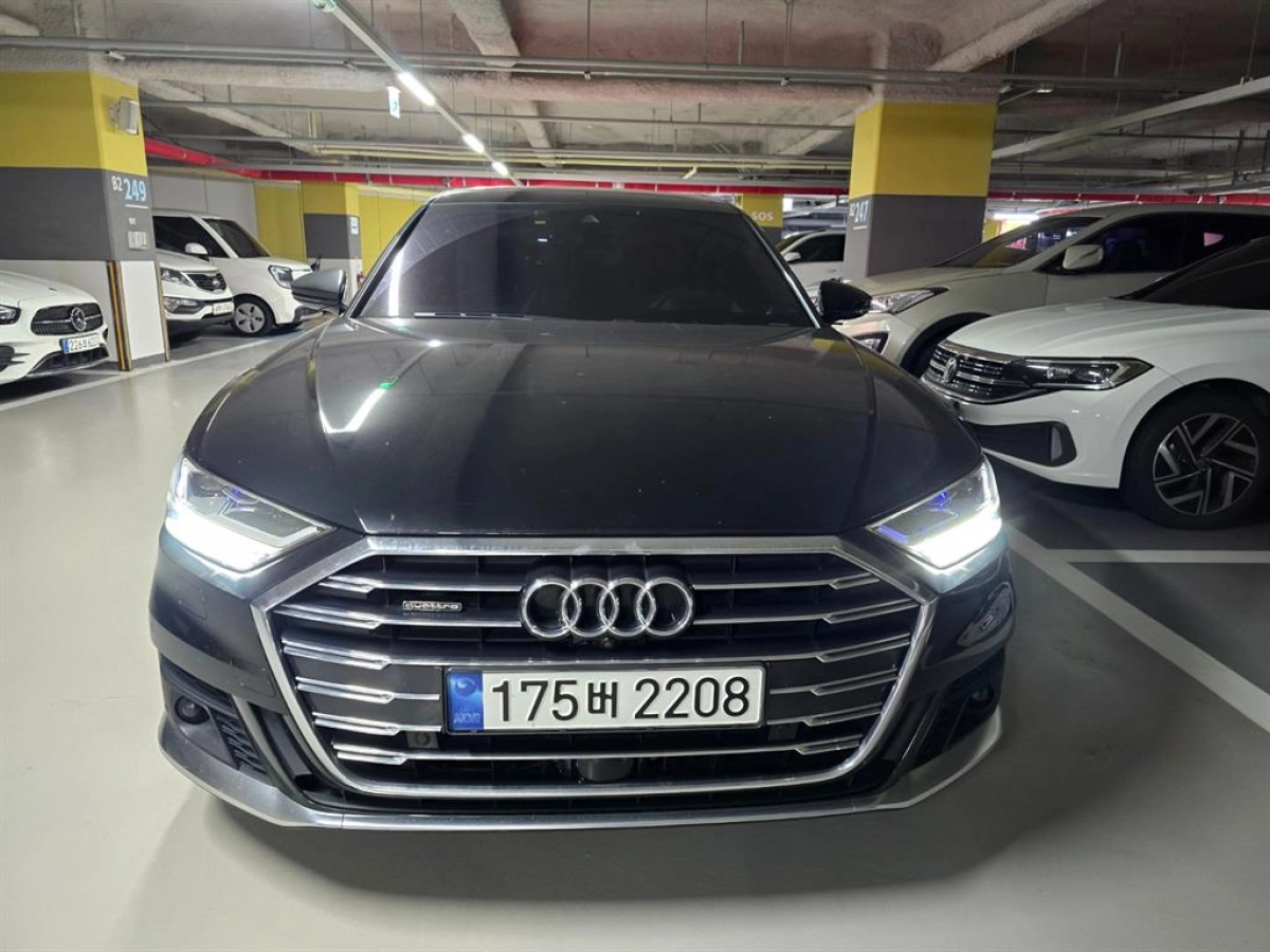 AUDI A8 D5  2021