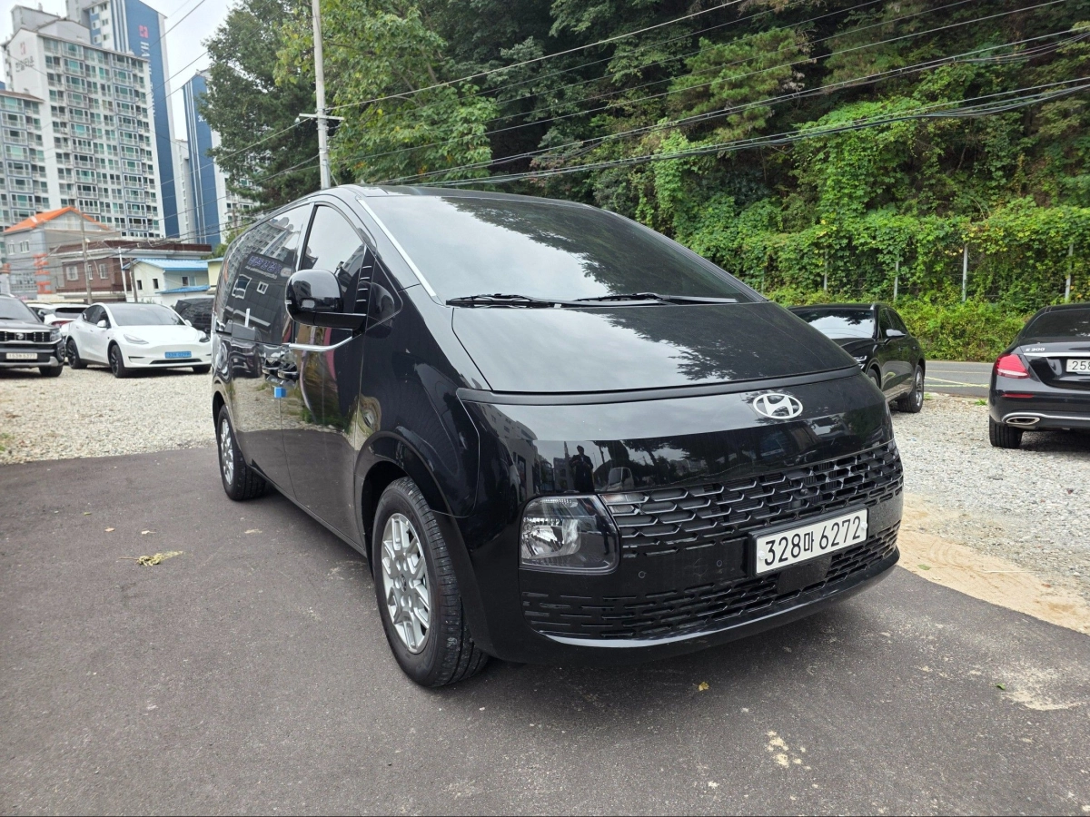 HYUNDAI STARIA 2025