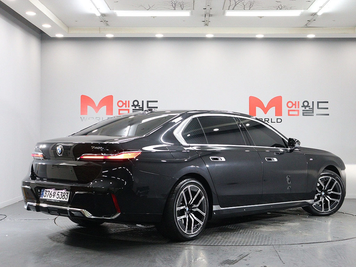 BMW 7-SERIES G70