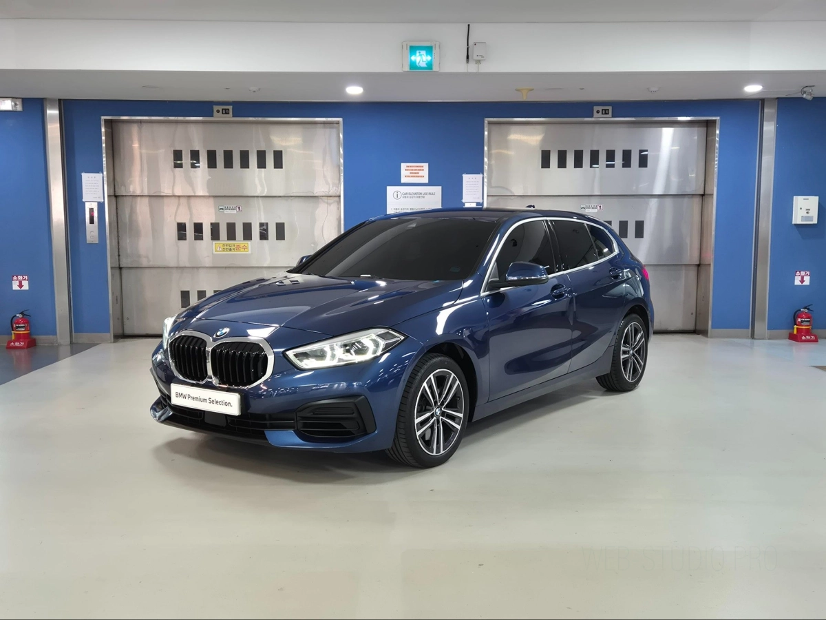 BMW 1-SERIES F40  2022