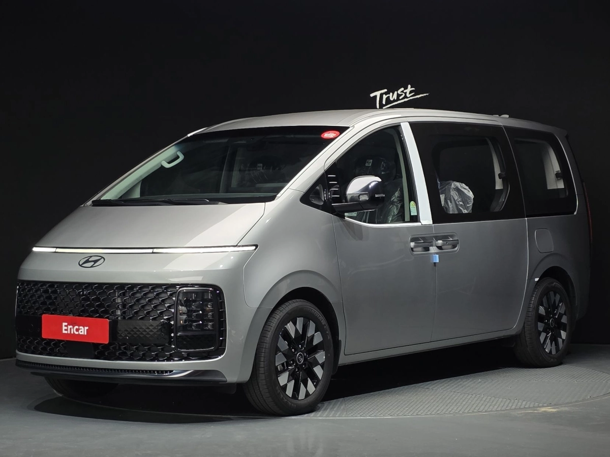 HYUNDAI STARIA 2025