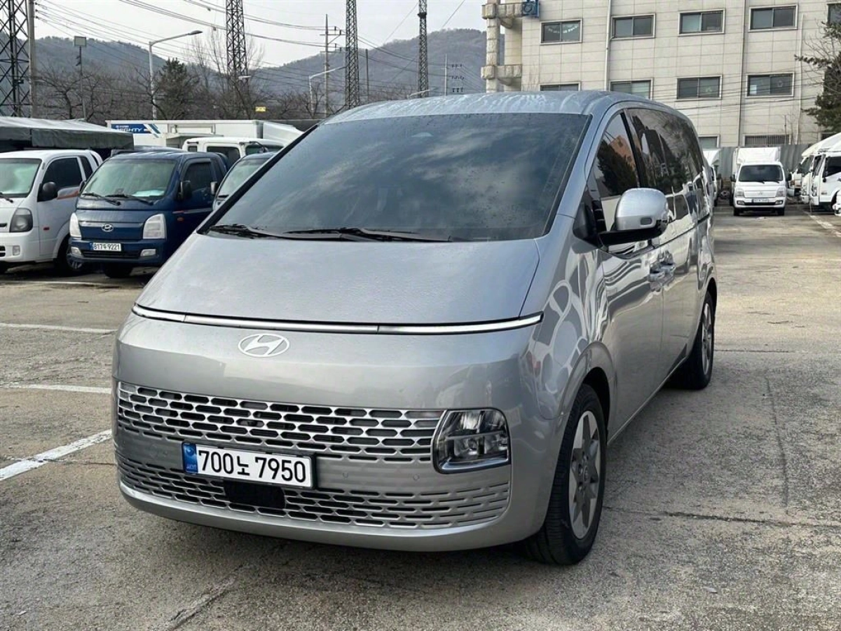 HYUNDAI STARIA 2024