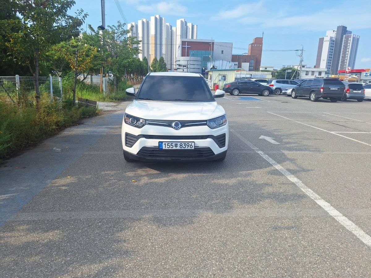 SSANGYONG TIVOLI VERY NEW