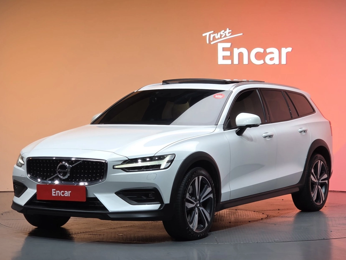 VOLVO V60 CROSS COUNTRY