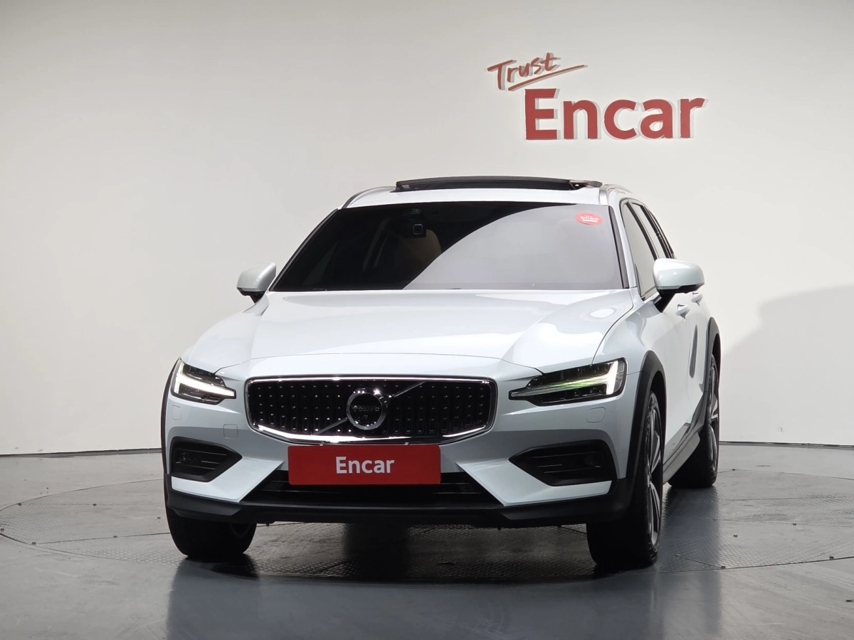 VOLVO V60 CROSS COUNTRY