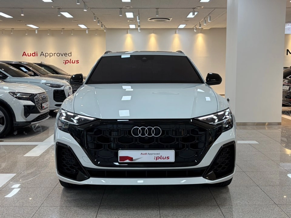 AUDI Q8 4M
