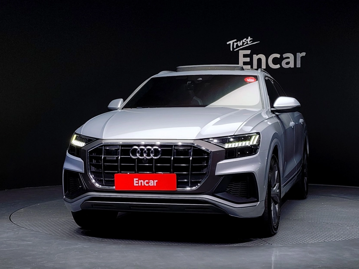AUDI Q8 4M