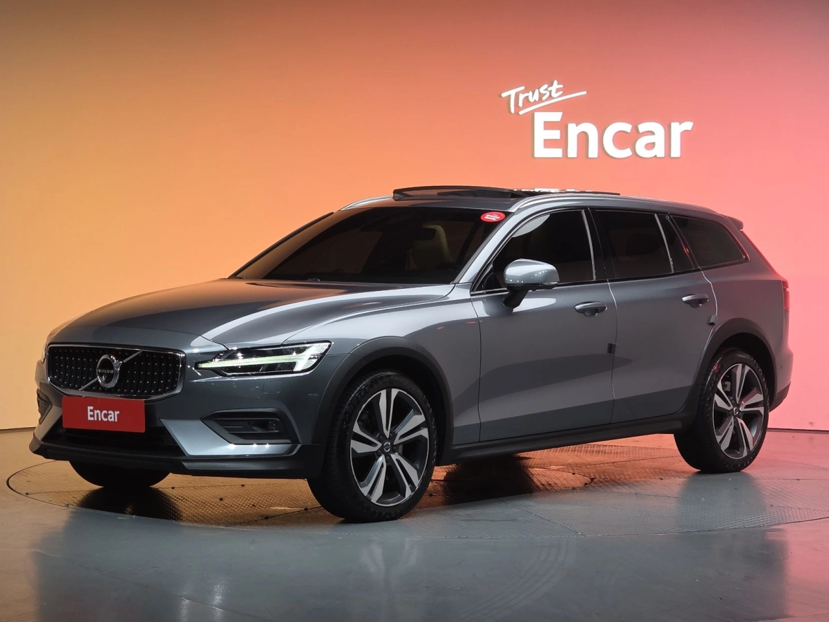 VOLVO V60 CROSS COUNTRY