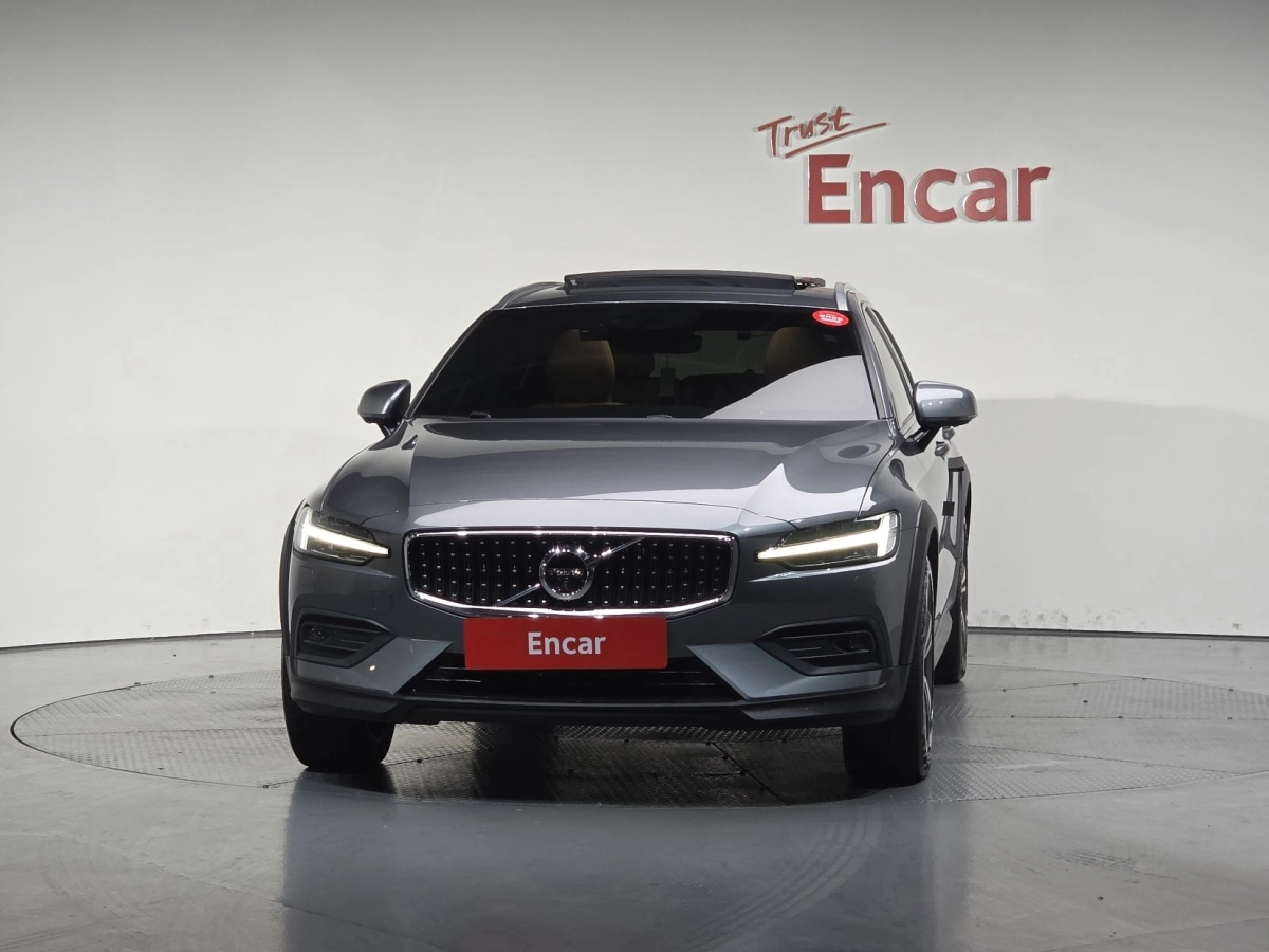VOLVO V60 CROSS COUNTRY