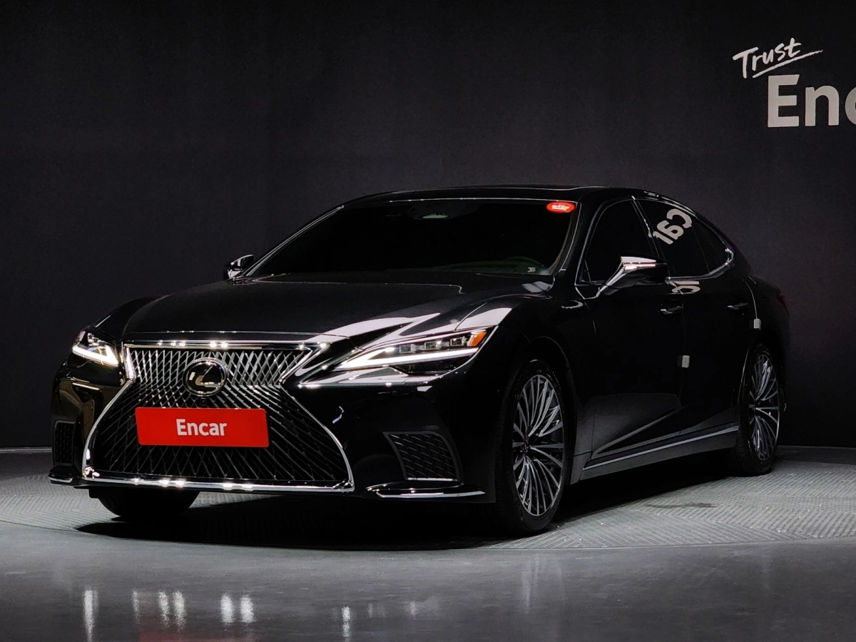 LEXUS LS500H  2024