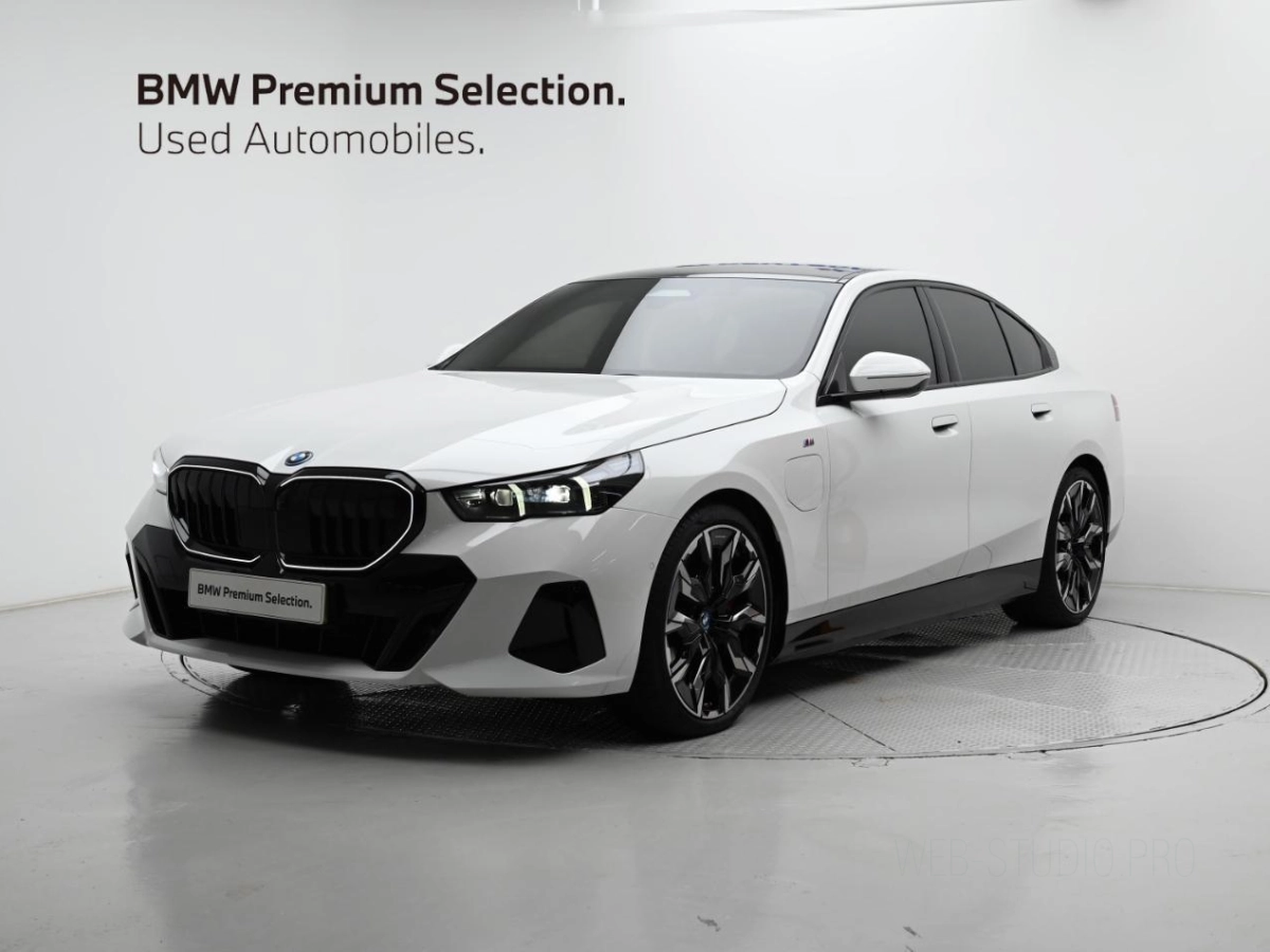 BMW 5-SERIES G60 2025