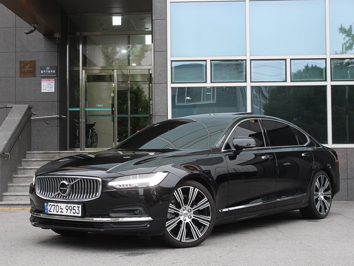 VOLVO S90
