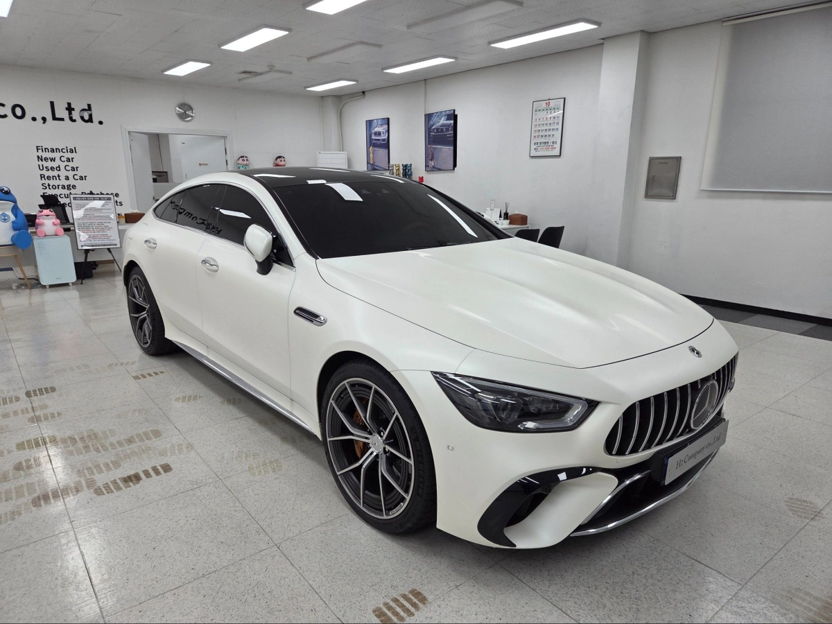 MERCEDES BENZ AMG GT  2023