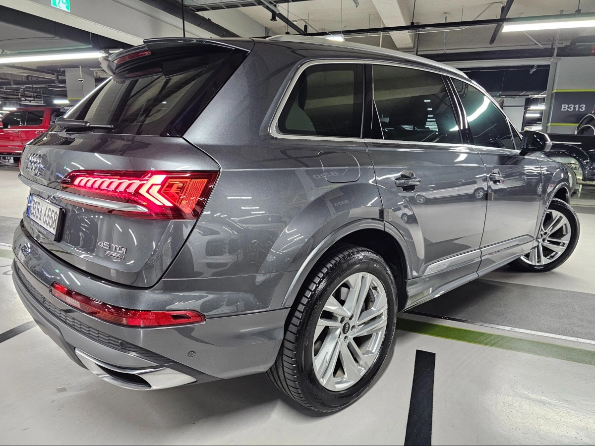 AUDI Q7 4M