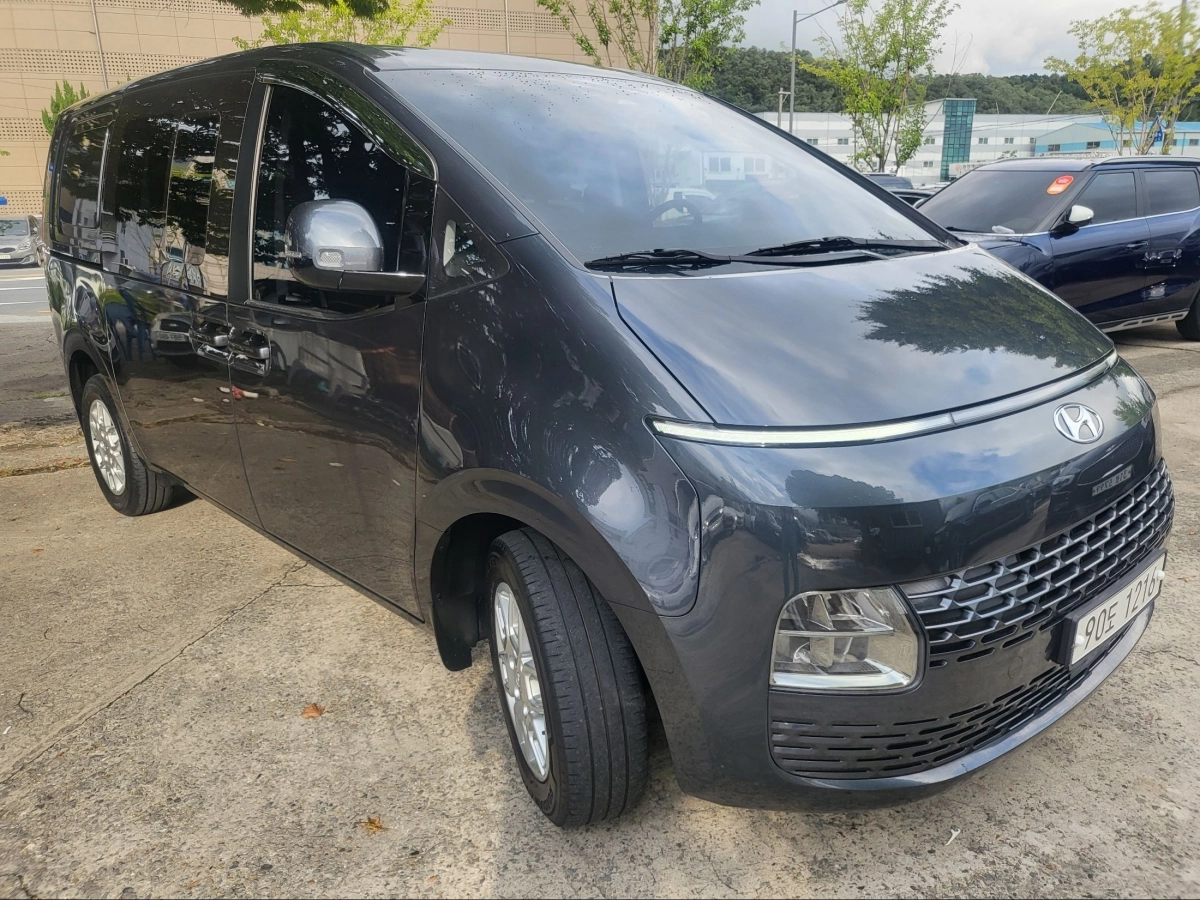 HYUNDAI STARIA