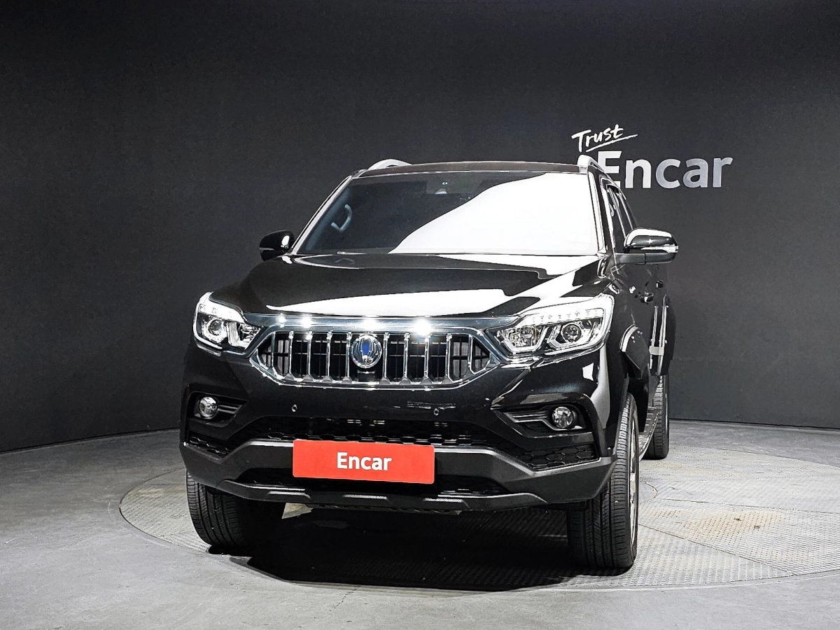 SSANGYONG REXTON SPORTS CAR