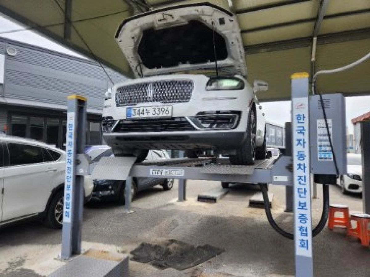 LINCOLN NAUTILUS  2020