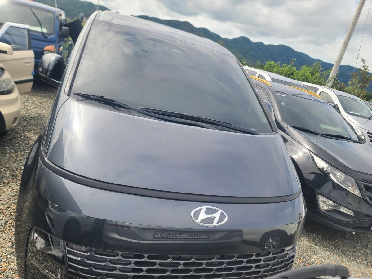HYUNDAI STARIA