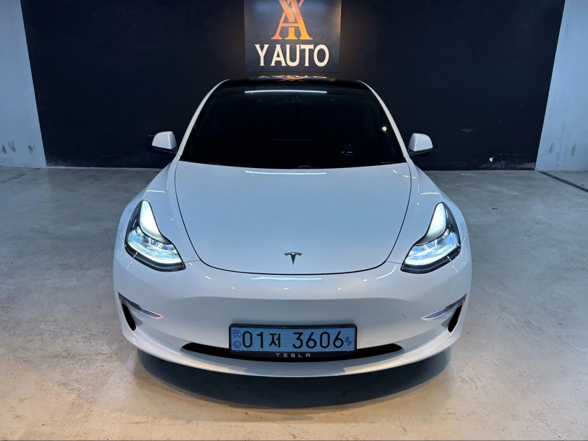 TESLA MODEL 3