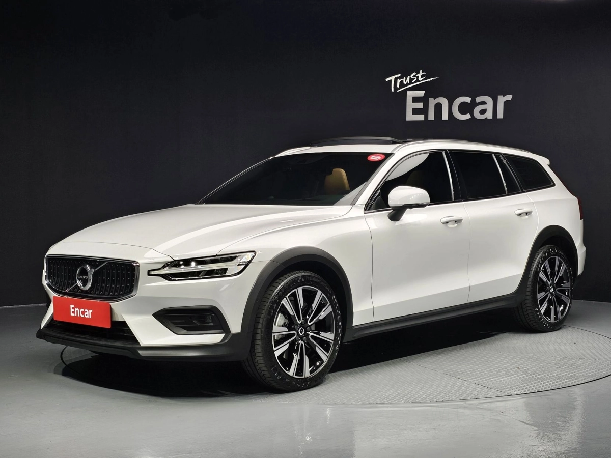VOLVO V60 CROSS COUNTRY