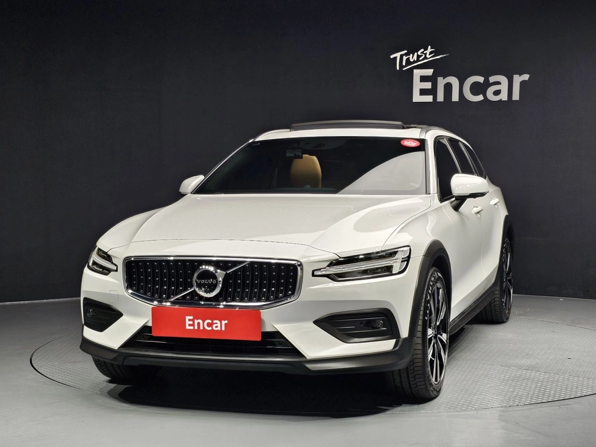 VOLVO V60 CROSS COUNTRY