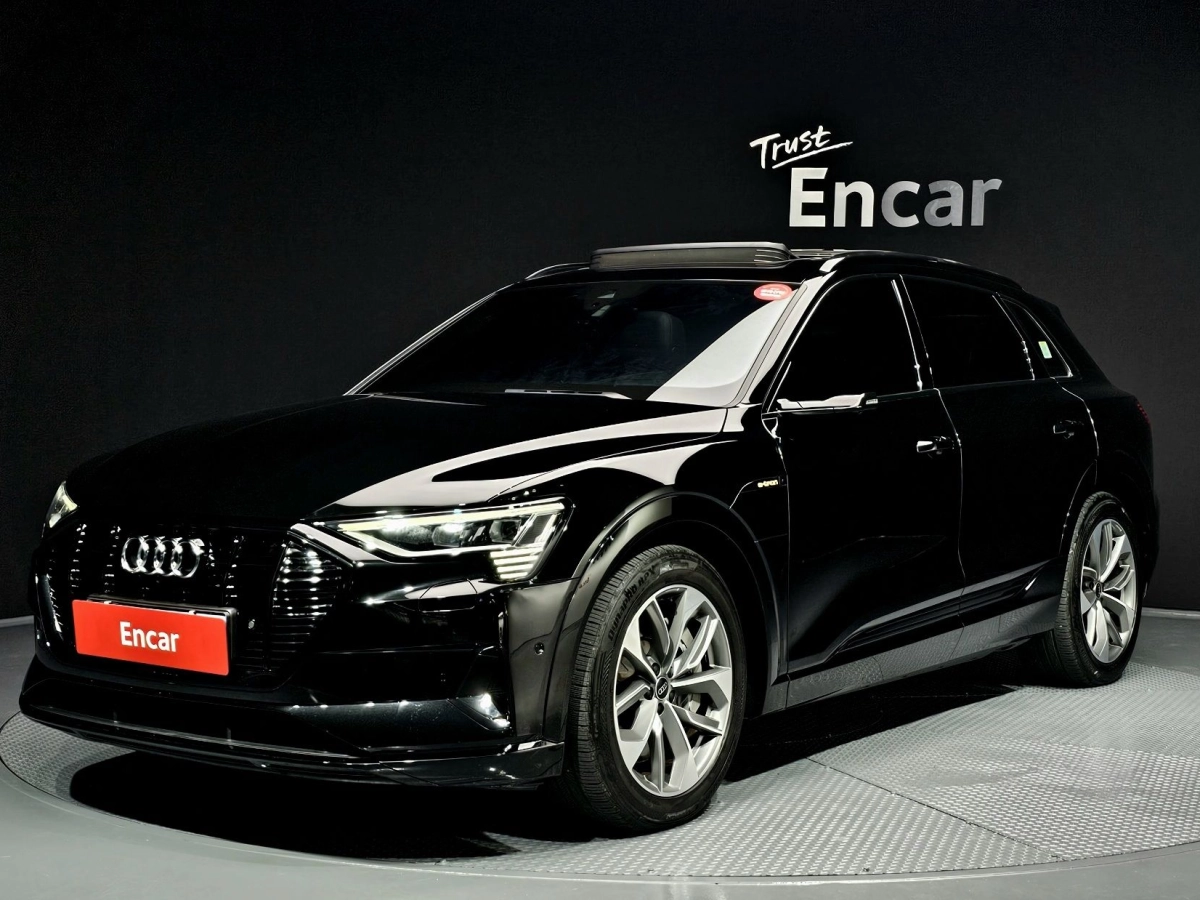 AUDI E-TRON  2022