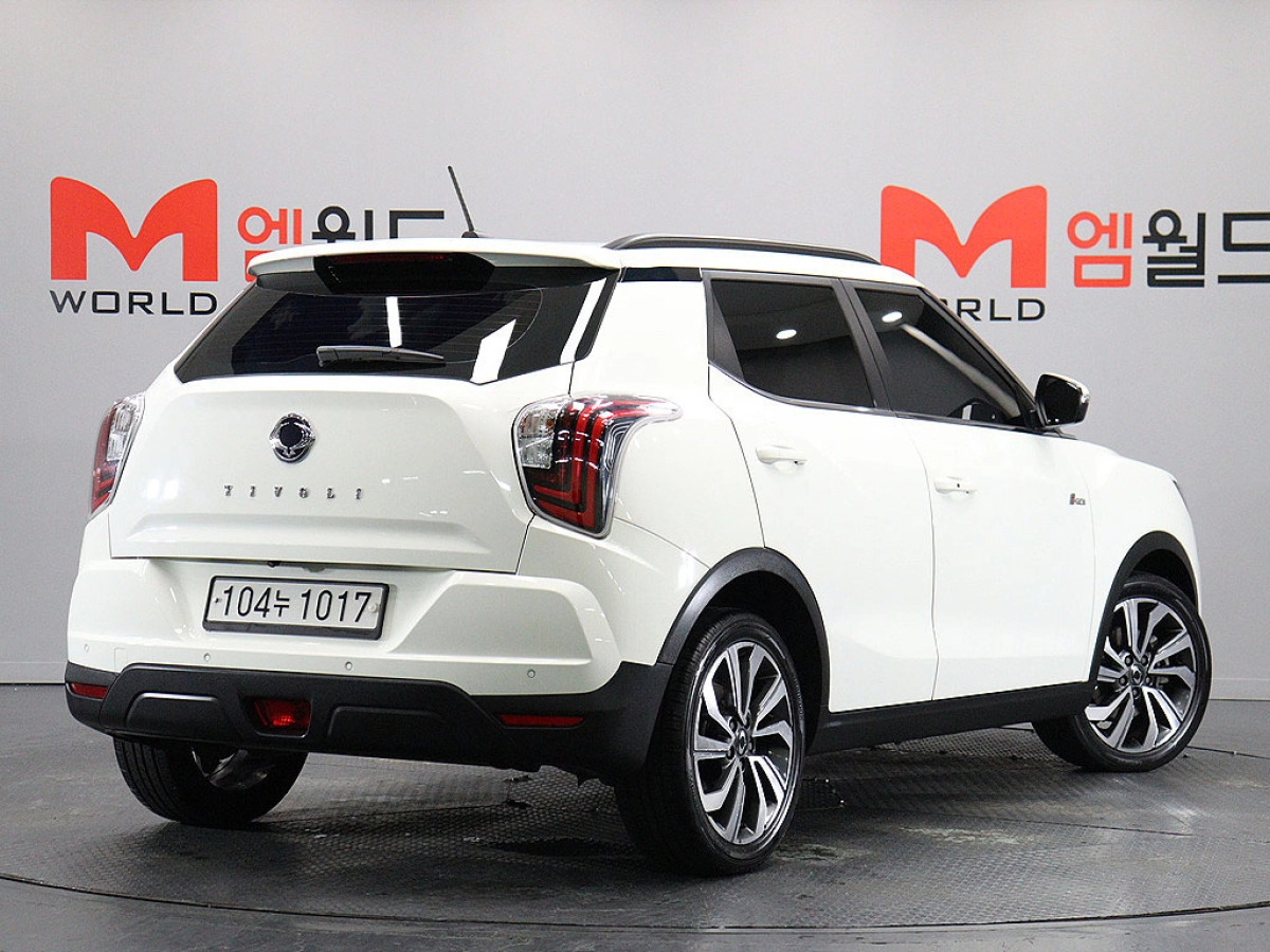 SSANGYONG TIVOLI VERY NEW