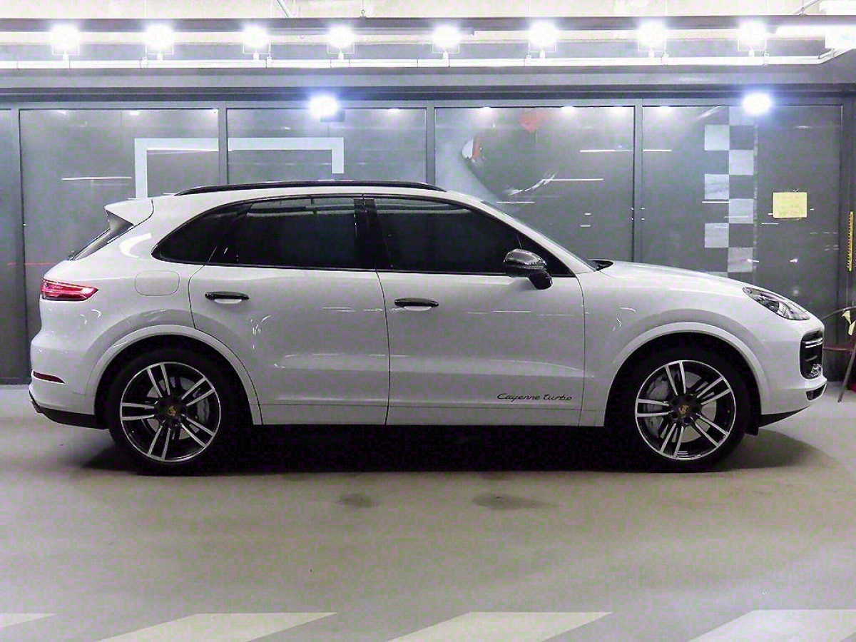 PORSCHE CAYENNE PO536