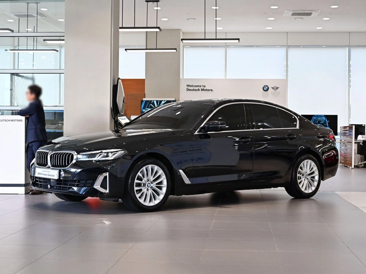 BMW 5-SERIES G30 2020