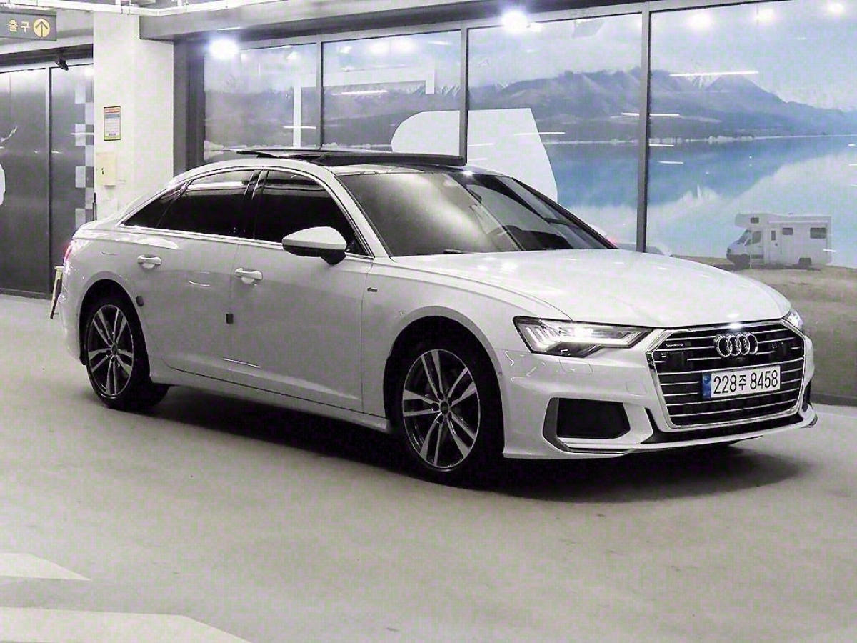 AUDI A6 C8