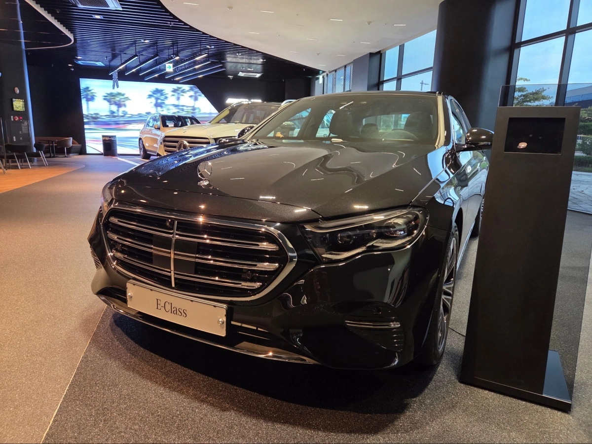 MERCEDES BENZ E-CLASS W214  2025