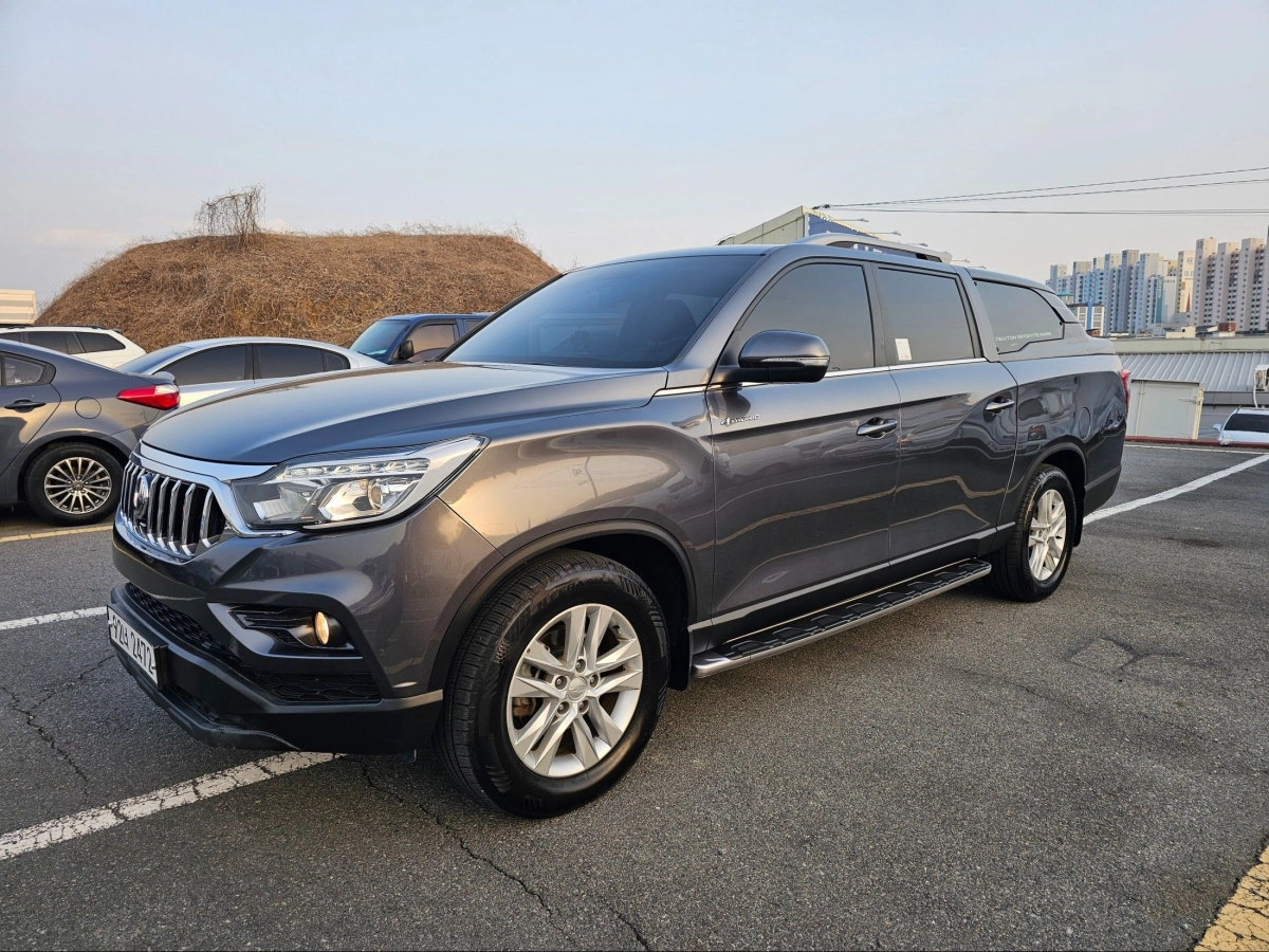 SSANGYONG REXTON SPORTS CAR