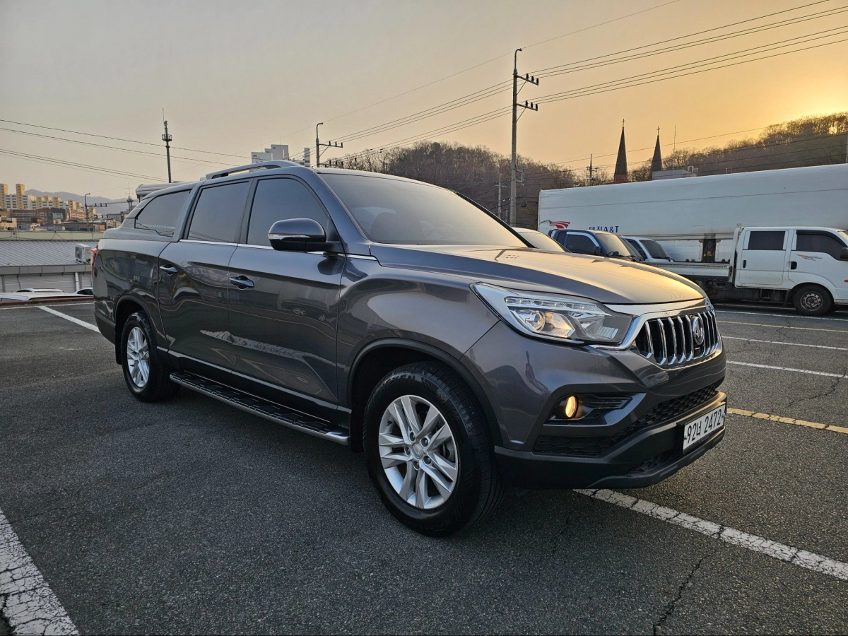 SSANGYONG REXTON SPORTS CAR