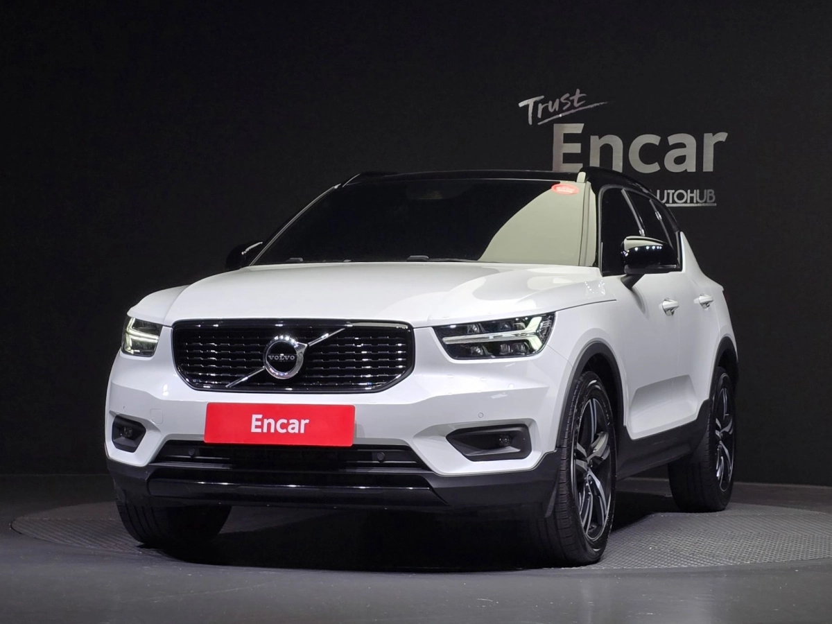 VOLVO XC40