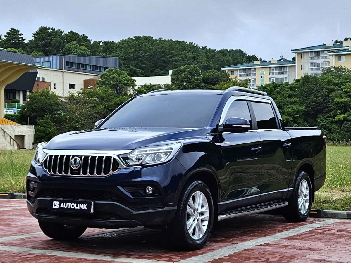 SSANGYONG REXTON SPORTS CAR