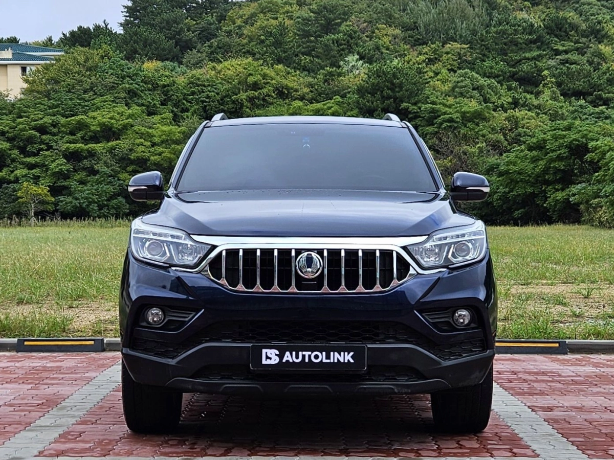 SSANGYONG REXTON SPORTS CAR