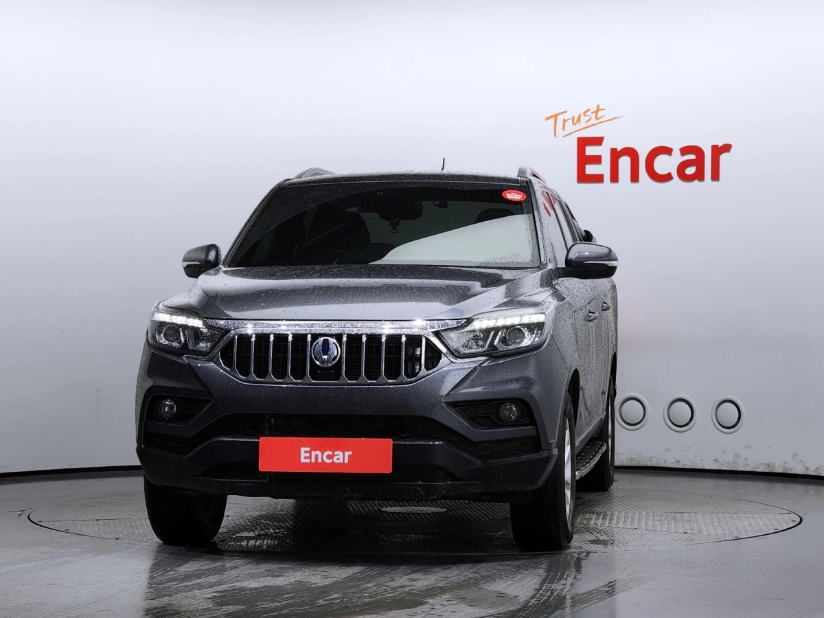 SSANGYONG REXTON SPORTS CAR