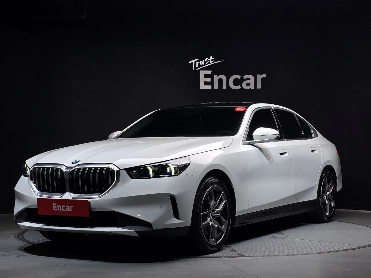 BMW 5-SERIES G60 2024