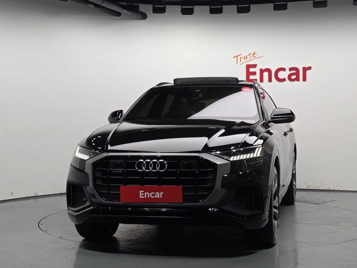 AUDI Q8 4M