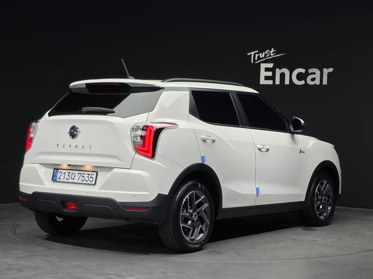 SSANGYONG TIVOLI VERY NEW