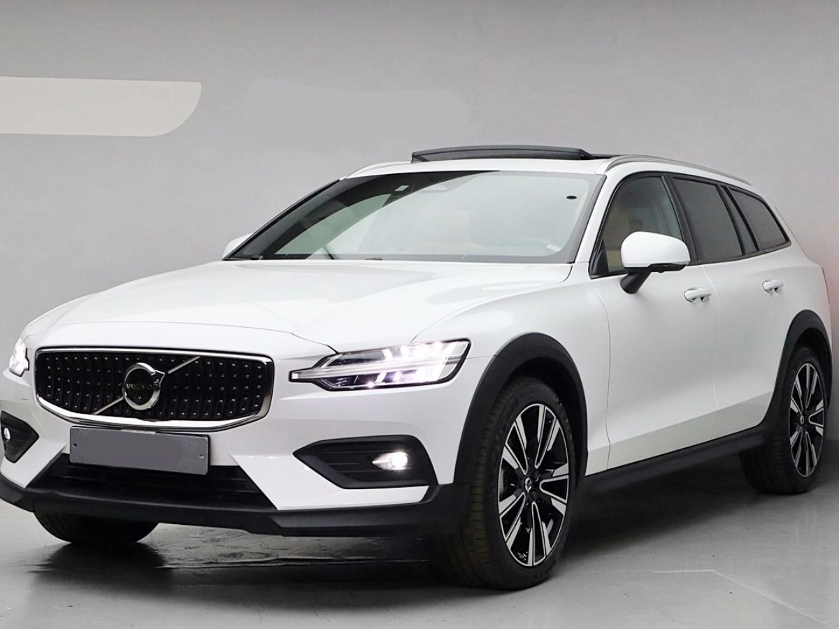 VOLVO V60 CROSS COUNTRY