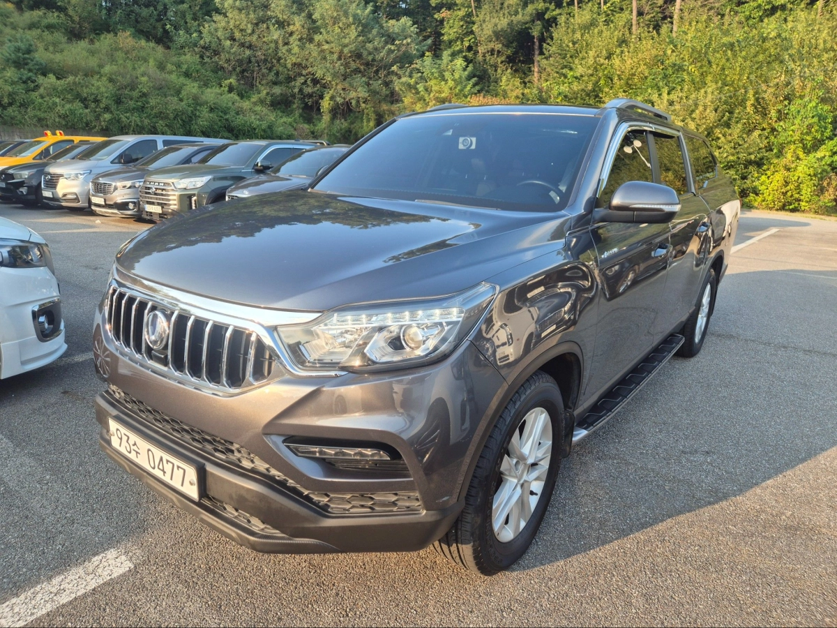 SSANGYONG REXTON SPORTS CAR